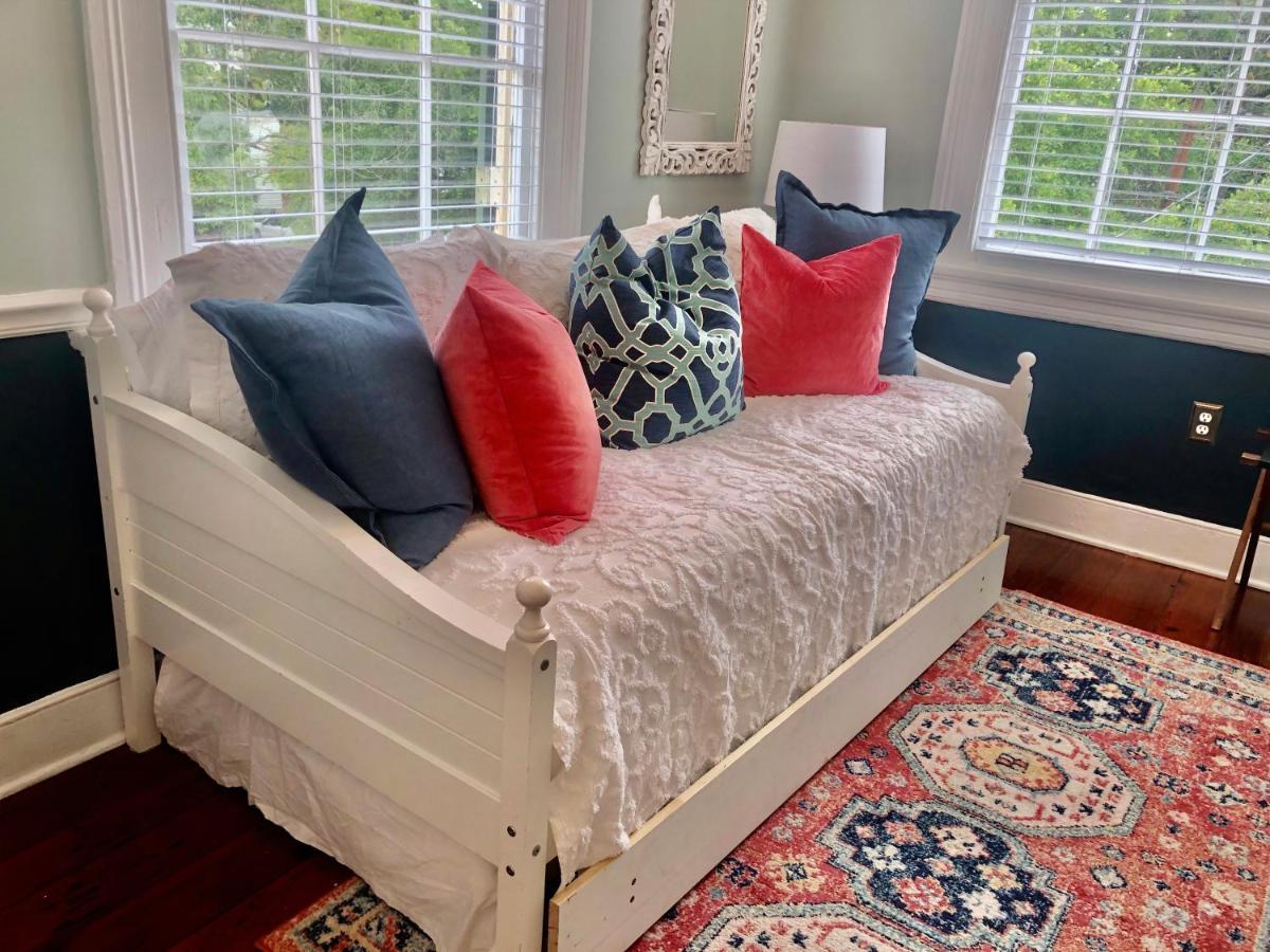 Daybed With Trundle In The Beautiful Ashley Inn 4 Blocks From King St Charleston Luaran gambar
